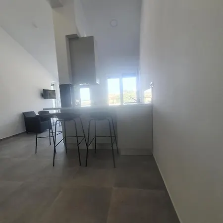 Palace Deluxe * Τρογκίρ