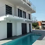 Palace Deluxe