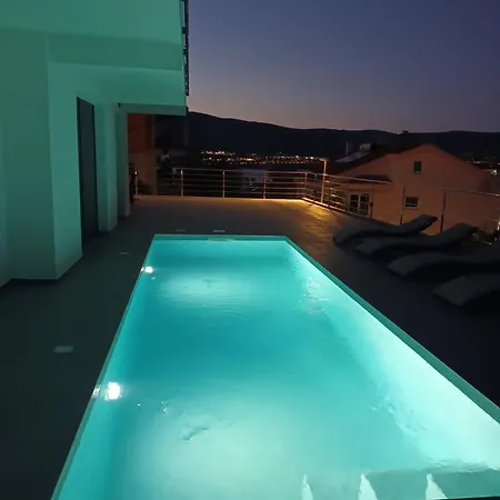Palace Deluxe Apartment *