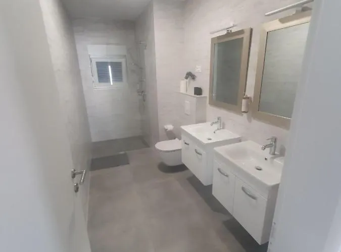 Palace Deluxe تروغير