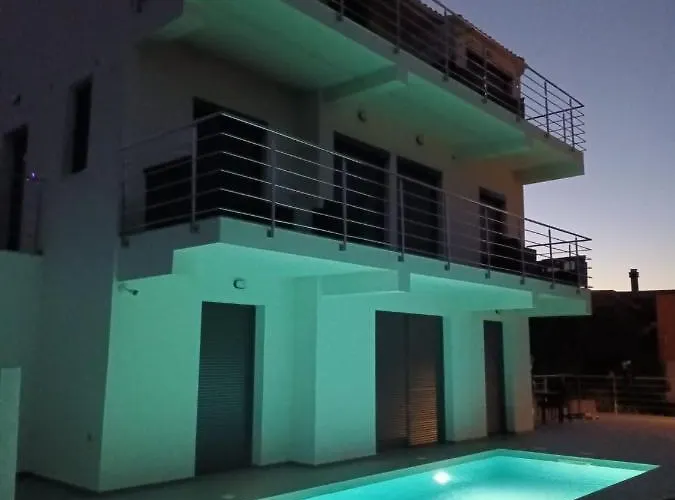 Palace Deluxe
